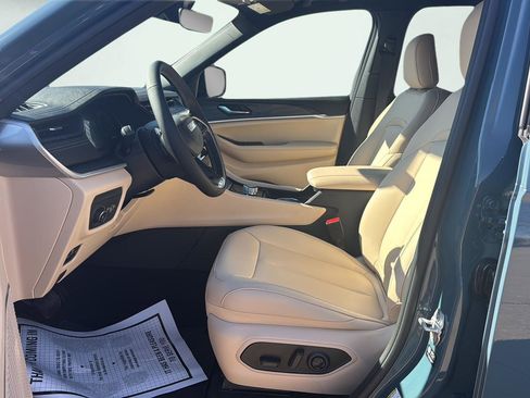 New 2026 Jeep Grand Cherokee Limited AWD/4WD image 9