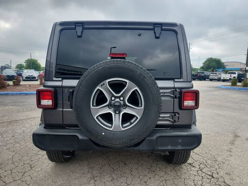 Used 2022 Jeep Wrangler Unlimited Sport w/ Sun And Sound Package AWD/4WD image 4
