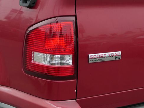 Used 2010 Ford Explorer Sport Trac XLT image 8