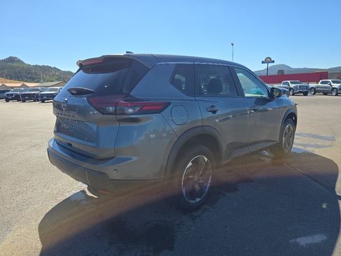 Used 2025 Nissan Rogue SV AWD/4WD image 3