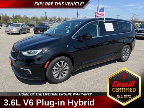 Used 2024 Chrysler Pacifica Limited FWD image 1