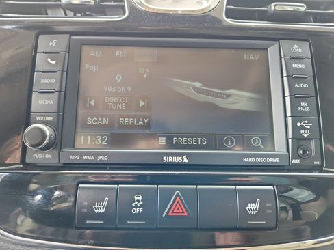 Used 2011 Chrysler 200 Limited image 28