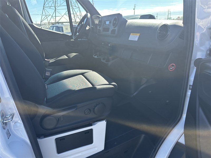 Used 2026 Mercedes-Benz Sprinter 2500 w/ Dashboard Charging Package image 10