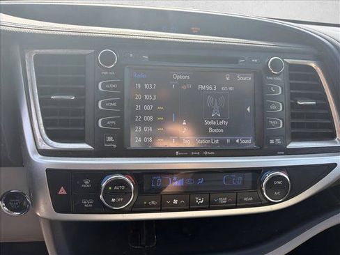 Used 2016 Toyota Highlander Limited FWD image 12