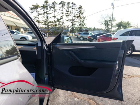 Used 2023 Tesla Model Y Long Range image 27