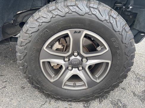 Used 2018 Jeep Wrangler Unlimited Sport S AWD/4WD image 9