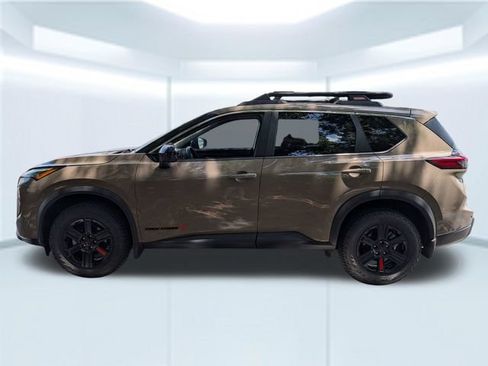 Used 2025 Nissan Rogue SV AWD/4WD image 2