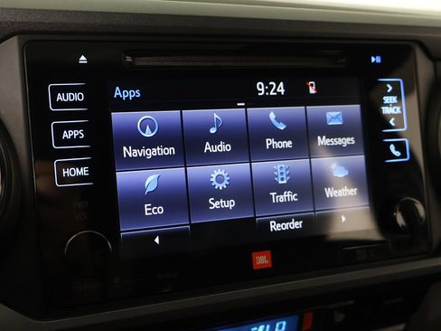 Used 2018 Toyota Tacoma TRD Sport AWD/4WD image 46