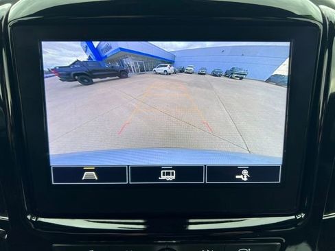 Used 2022 Chevrolet Traverse LT image 27