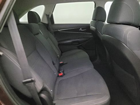 Used 2017 Kia Sorento AWD w/ LX Convenience Package image 19