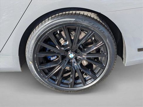 Used 2022 BMW 740i xDrive w/ M Sport Package AWD/4WD image 9