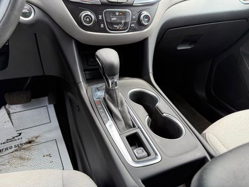 Used 2022 Chevrolet Equinox LS w/ LS Convenience Package AWD/4WD image 12