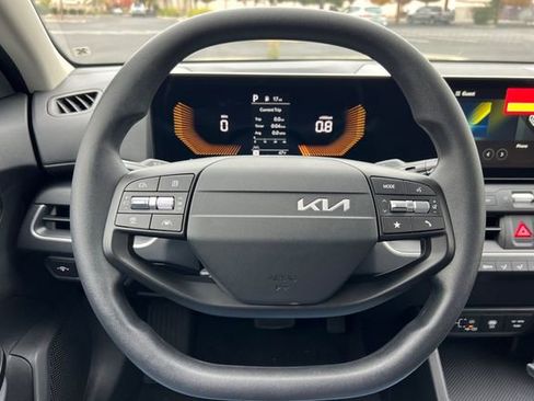 New 2025 Kia K4 LX image 25