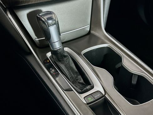 Used 2018 Honda Accord Touring image 24