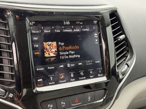 Used 2019 Jeep Cherokee Limited w/ Technology Group image 19