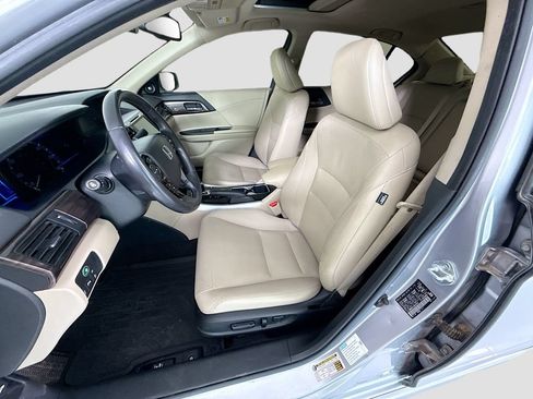 Used 2017 Honda Accord Touring image 19