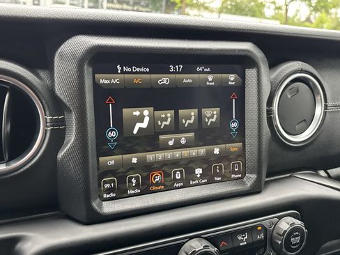 Used 2019 Jeep Wrangler Unlimited Sahara AWD/4WD image 19