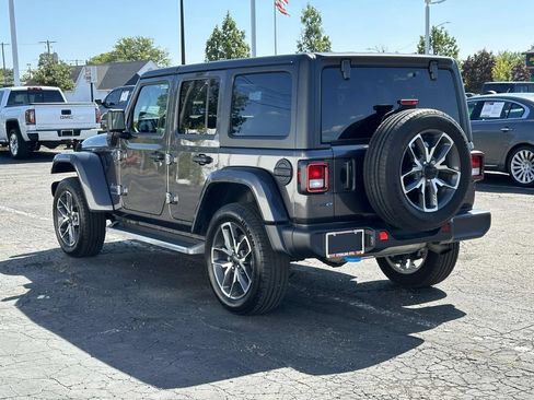 Used 2024 Jeep Wrangler Unlimited w/ Convenience Group AWD/4WD image 6