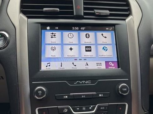 Used 2019 Ford Fusion SE FWD image 46