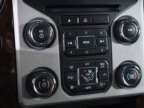 Used 2015 Ford F350 Platinum image 29