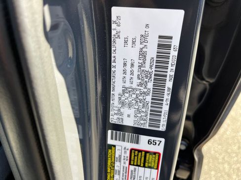 Used 2025 Toyota Tacoma TRD Off-Road image 29