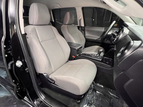 Used 2022 Toyota Tacoma SR image 4