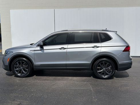 Used 2023 Volkswagen Tiguan SE FWD image 2