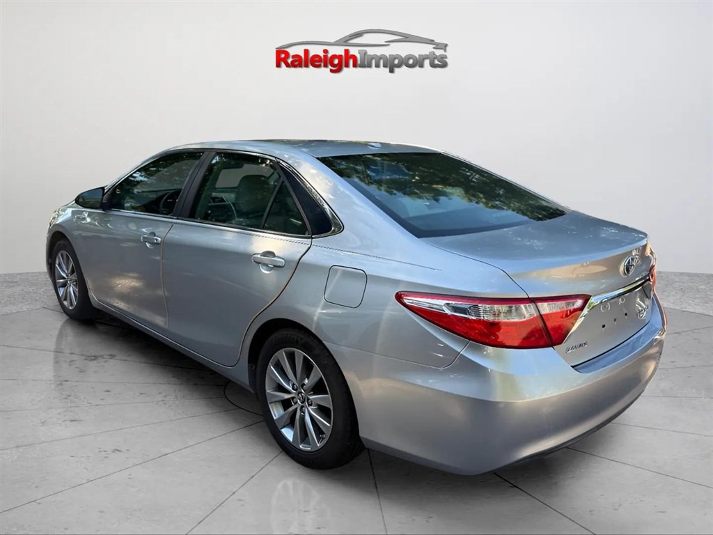 Used 2015 Toyota Camry XLE w/ Moonroof Package FWD image 2
