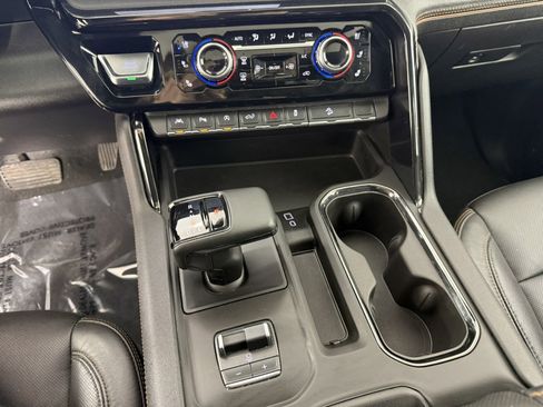Used 2025 GMC Sierra 1500 AT4 w/ Technology Package AWD/4WD image 21