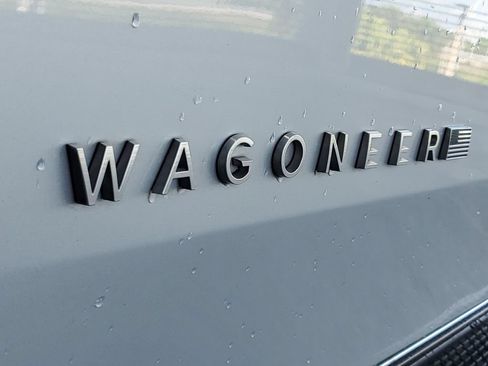 Used 2022 Jeep Wagoneer Series III RWD image 5