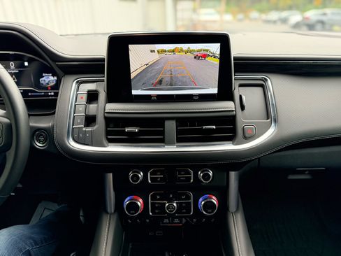 Used 2023 GMC Yukon XL SLT image 17