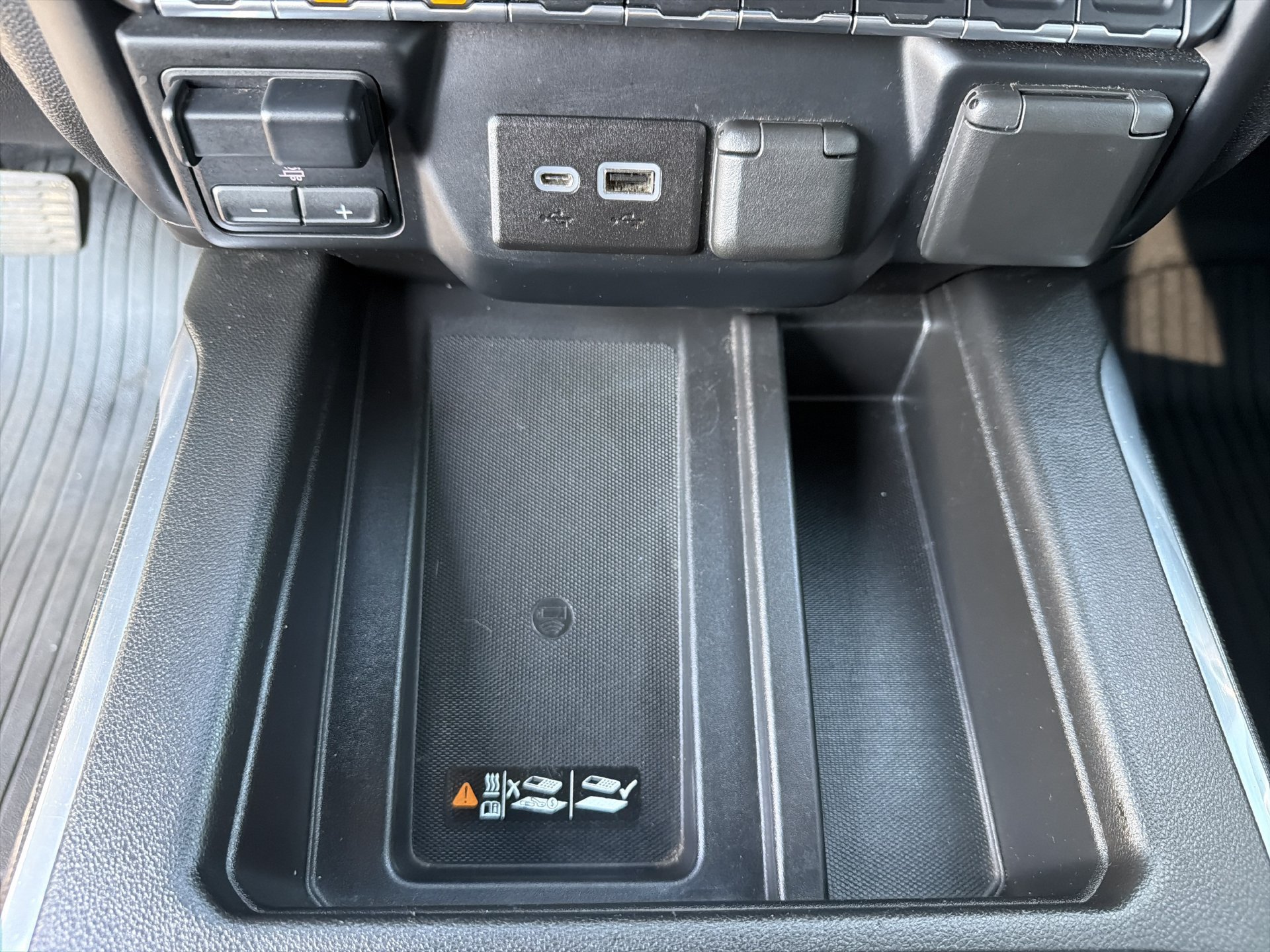 Used 2022 GMC Sierra 2500 AT4 w/ AT4 Premium Plus Package AWD/4WD image 12