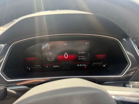 Used 2024 Volkswagen Tiguan SE R-Line image 12