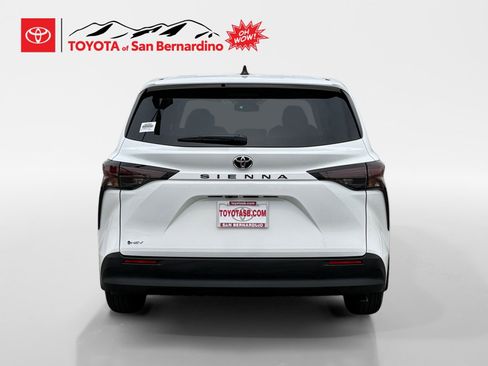 New 2026 Toyota Sienna LE image 4