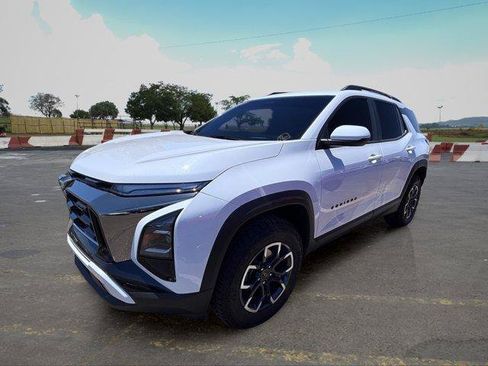 Used 2026 Chevrolet Equinox ACTIV FWD image 5