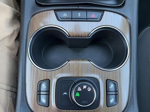 Used 2023 GMC Acadia SLE w/ Driver Convenience Package image 15