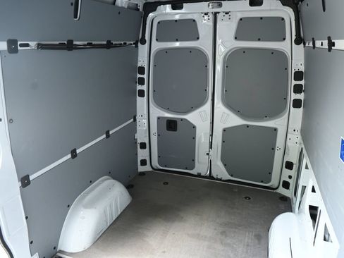 Used 2024 Mercedes-Benz Sprinter 2500 image 32