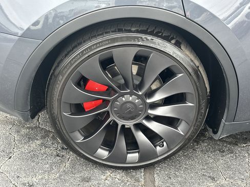 Used 2023 Tesla Model Y Performance image 19