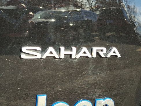 Used 2021 Jeep Wrangler Unlimited Sahara w/ Cold Weather Group image 30