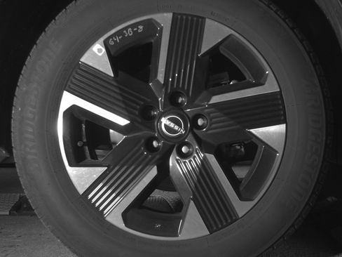 Used 2025 Nissan Kicks SV AWD/4WD image 13