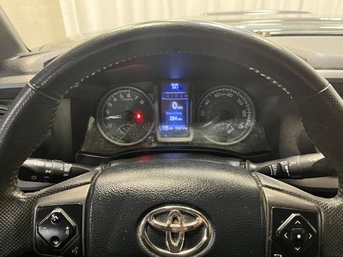 Used 2018 Toyota Tacoma TRD Sport w/ Technology Package image 18