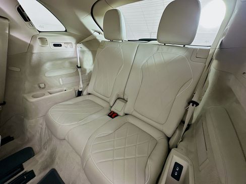 Used 2023 Mercedes-Benz EQS 580 4MATIC SUV w/ Pinnacle Trim Package image 22