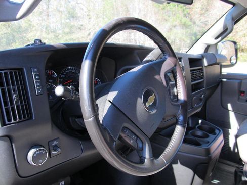 Used 2021 Chevrolet Express 2500 w/ Driver Convenience Package image 15