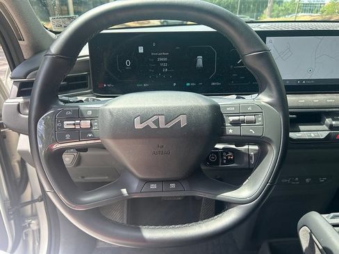 Used 2024 Kia EV9 Land AWD/4WD image 9