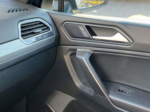Certified 2021 Volkswagen Tiguan SE R-Line image 37