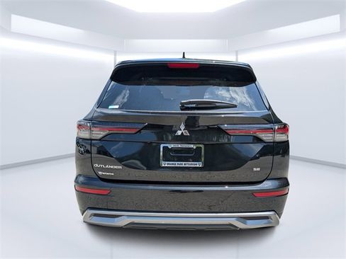 New 2025 Mitsubishi Outlander SE image 4