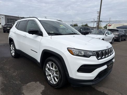 Used 2023 Jeep Compass Latitude AWD/4WD image 7