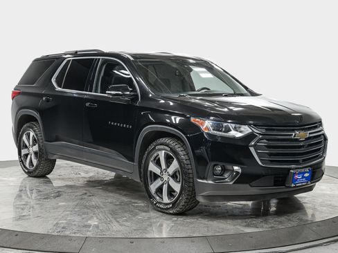 Used 2020 Chevrolet Traverse LT w/ LT Premium Package image 9