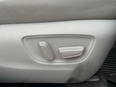 Used 2021 Toyota Highlander XLE FWD image 32