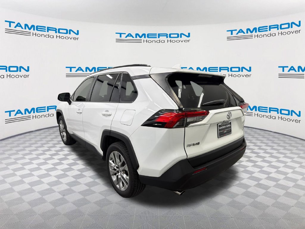 Used 2019 Toyota RAV4 XLE Premium FWD image 3